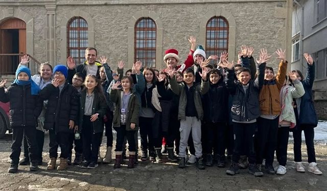 Geleneksel Türk Tiyatrosu Miniklere Tanıtıldı