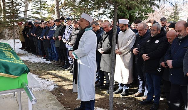 Recep Çıplak Kayınpederini Toprağa Verdi