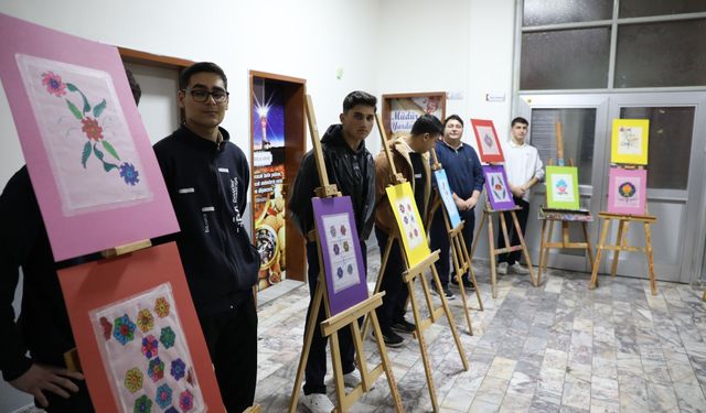 Öğrencilerin Tezhip Eserleri Görücüye Çıktı