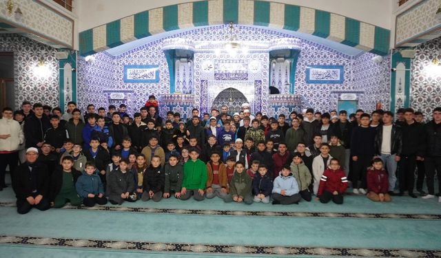 Kaymakam Duman, Gençlerle Yatsı Namazında Bir Araya Geldi