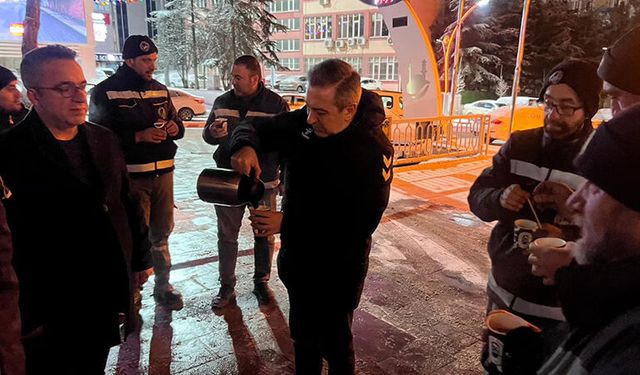 Başkan Dere’den Personele Sıcak Çay İkramı