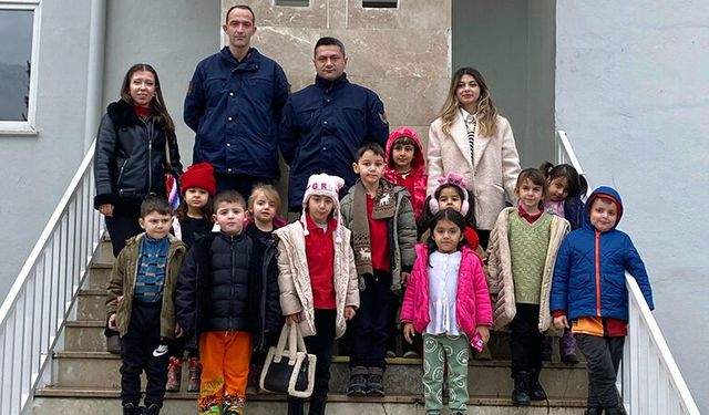 Kargı'da Öğrenciler Karakolu Ziyaret Etti