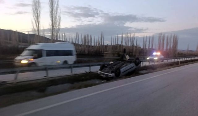 Takla Atan Otomobil Refüje Devrildi: Yaralılar Var