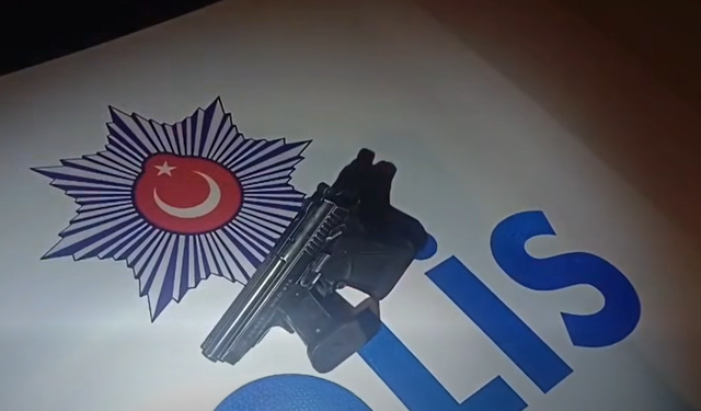Şüpheli Araçta Ruhsatsız Silah Yakalandı