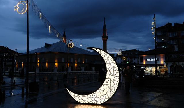 Tarihi Kent Meydanı Ramazan İçin Süslendi