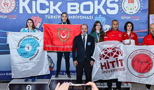Hiranur Demirci Kick Boks Türkiye Üçüncüsü Oldu