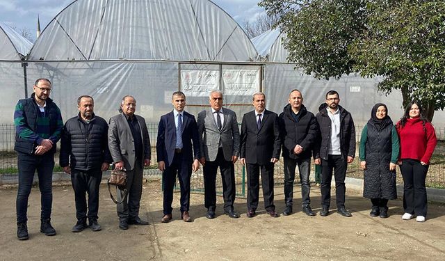 Okuldaki Sera İle Tarıma Yön Veriyorlar