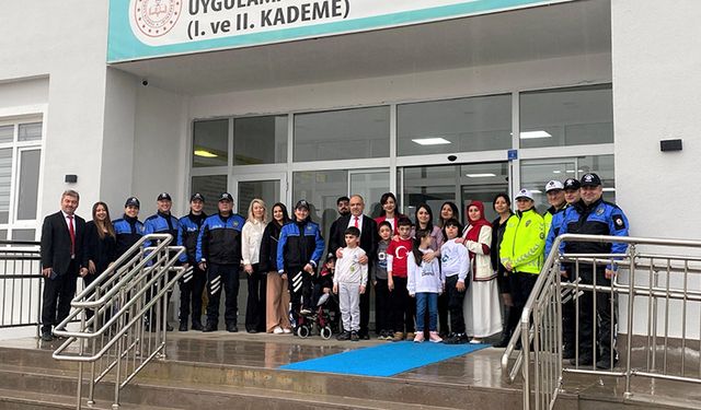 Yüreğimiz Bayrak Geleceğimiz Vatan