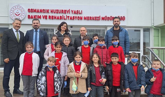 Miniklerden Yaşlılara Anlamlı Ziyaret