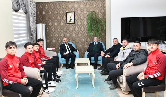 İl Milli Eğitim Müdürü Çağlar, Şampiyon Güreşçileri Ağırladı