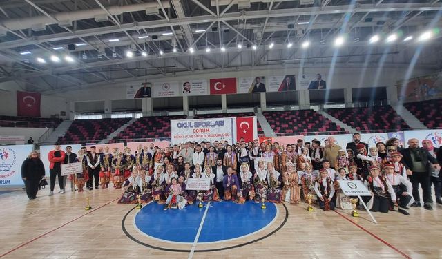 Çorum’da Halk Oyunları Rüzgarı Esti