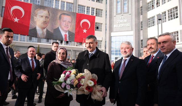 Belediyede Bakan Çiftçi'ye Coşkulu Karşılama