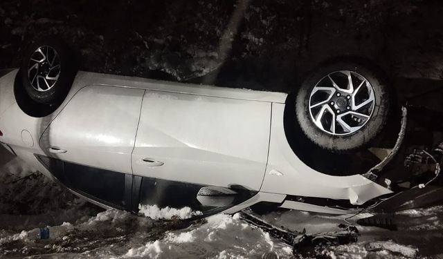 Şarampole Devrilen Otomobilde Can Pazarı: 4 Yaralı