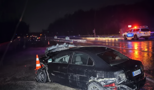 Korkutan Kaza: Otomobil Su Kanalına Düştü