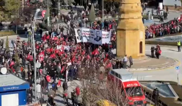 Binlerce Vatandaş Miting Alanına Yürüyor