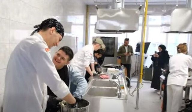 Özel Öğrenciler Ve Üniversiteliler Aynı Mutfakta Buluştu