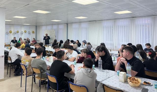 Oğuzlar’da Kaymakamlar Öğrencilerle İftar Etti
