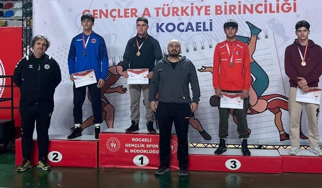 Çorumlu Güreşçiler Türkiye Şampiyonası'nda Minderi Titretti