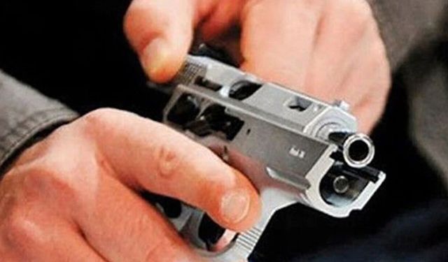 Tutukluk Yapan Silah Yakın Arkadaşının Canını Aldı