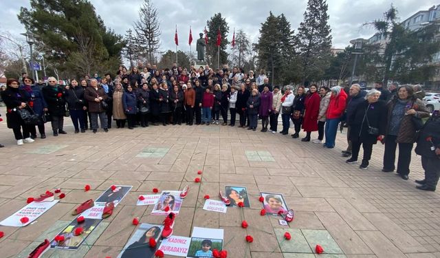 CHP’li Kadınlardan Anlamlı 8 Mart Etkinliği