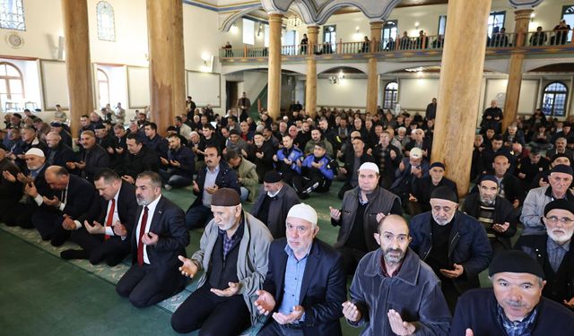 Çanakkale Şehitleri Ulu Camii’nde Dualarla Yad Edildi
