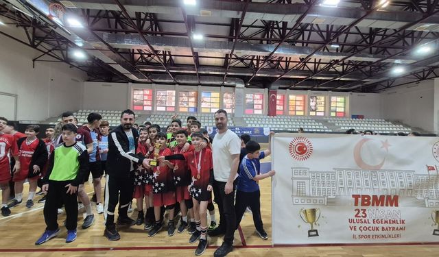 Hentbolun Yıldızları Turnuvada Parladı