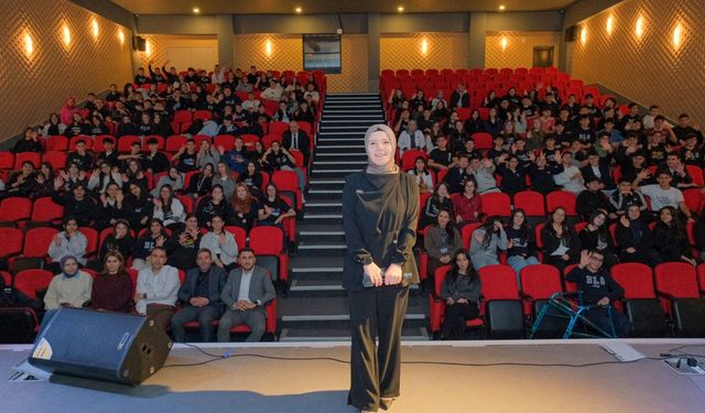 Çorum'da Dijital Bağımlılık Ve Dijital Detoks Konulu Program Düzenlendi