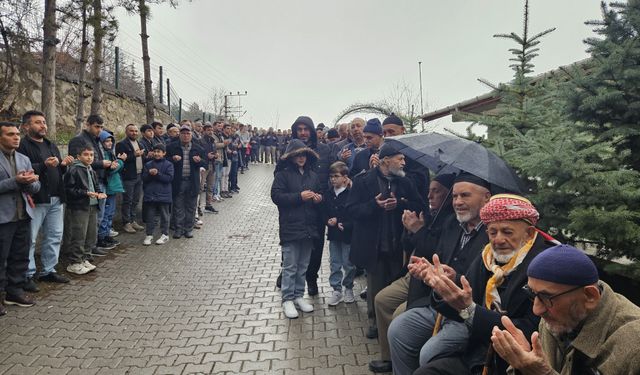 Camii’de Toplu Bayramlaşma Geleneği Yaşatıldı