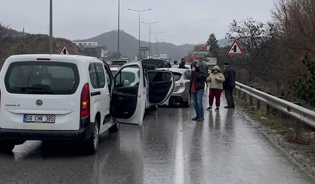 6 Araç Birbirine Girdi! Samsun Yolunda Zincirleme Kaza