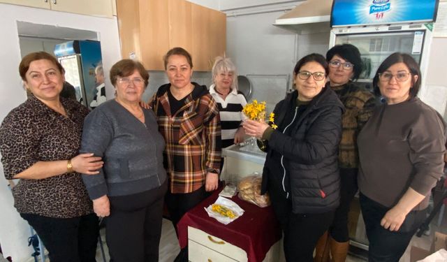 Üçköy Derneği’nde Çiğdemli Kadınlar Günü Kutlaması