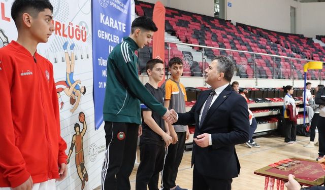 Karate Müsabakalarında Madalyalar Sahiplerini Buldu