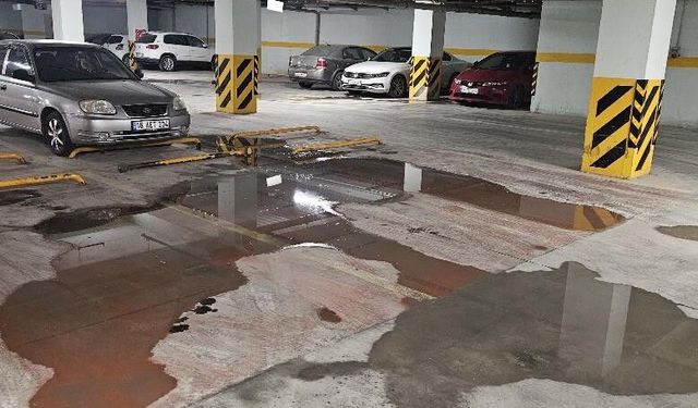 Meydan Altındaki Otopark Kaderine Mi Terk Edildi?