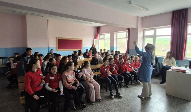 Miniklere Dile Ve Kimliğe Sahip Çıkma Çağrısı