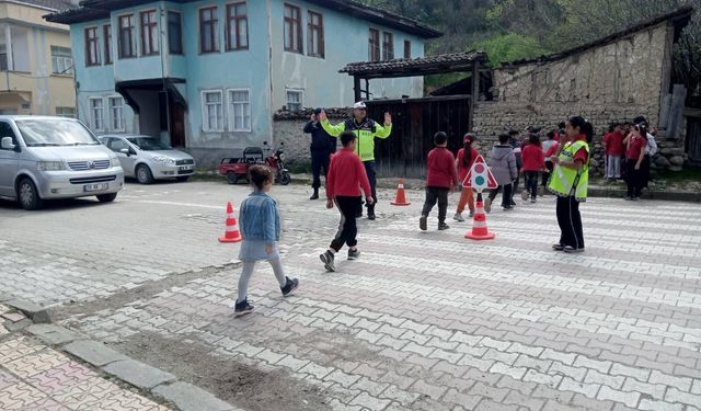 Minik Trafik Dedektifleri Kargı’da Sahada!