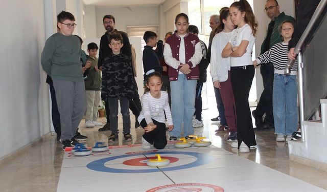 Polis Çocuklarına Floor Curling Turnuvası Düzenlendi