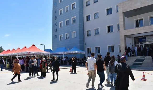 TÜİK Verileri Açıklandı: İşsizlik Düştü, İstihdam Arttı