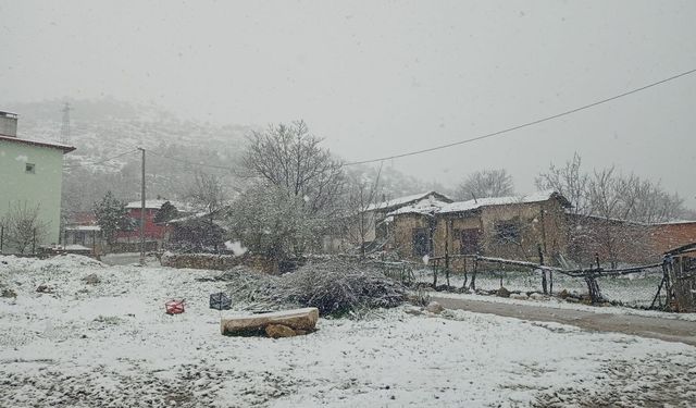 Çorum’da Nisan Sürprizi: Bahar Gitti, Kar Geri Geldi