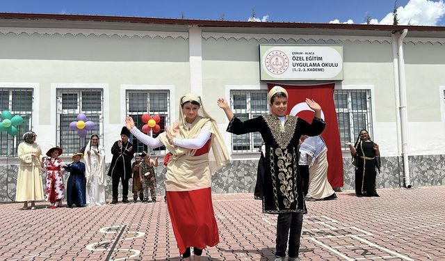 Engelleri Dansla Aştılar: 8 Ülkenin Kültürü Aynı Sahnede Buluştu