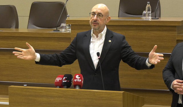 "Yabancı Turist Emekliler İkinci Baharını Yaşıyor, Türk Emekli Kombi Başında Tasarruf Derdinde"