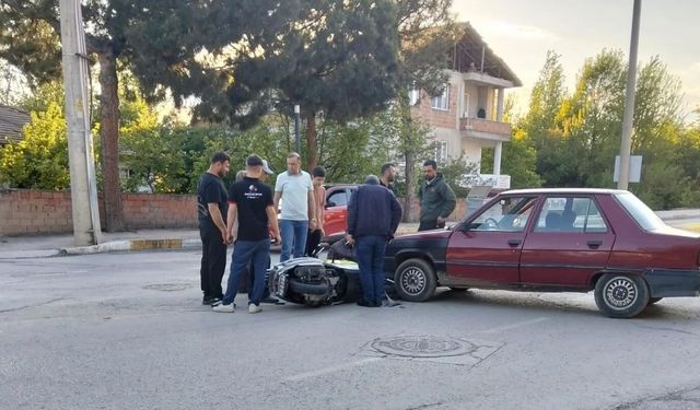 Otomobil ile Motosiklet Çarpıştı! Sürücü Yaralandı