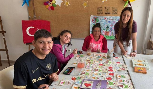 Duygulandıran Anneler Günü! Özel Bireylerden Anlamlı Hediyeler