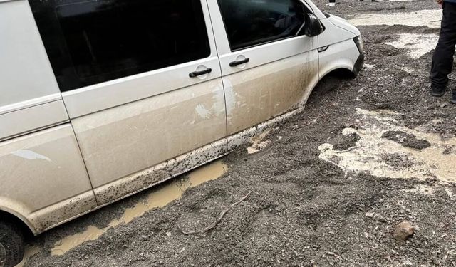 Kuvvetli Yağış İlçeyi Vurdu, Ekipler Harekete Geçti
