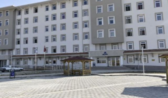 Çorum’da KYK Yurdunda Zehirlenme! 60 Öğrenci Hastanelik Oldu