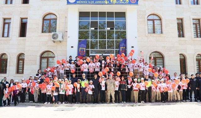 Jandarma Ekipleri Öğrencilere Trafik Eğitimi Verdi
