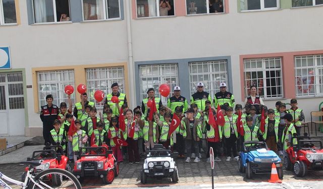 Oğuzlar'da Öğrencilere Uygulamalı Trafik Eğitimi Verildi