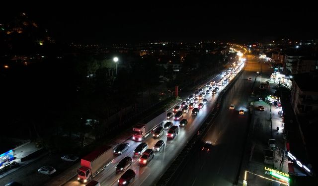 D-100 Kara Yolunda Bayram Tatili Yoğunluğu Yaşanıyor