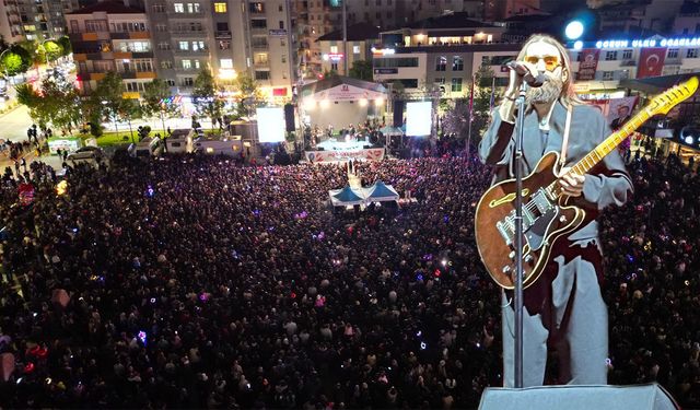 Emre Fel Çorum’u Coşturdu