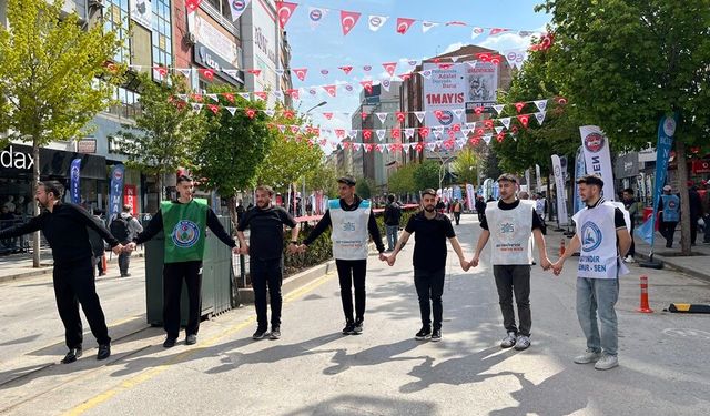 Çorum’da 1 Mayıs Coşkusu: Kutlamalar Halaylarla Başladı
