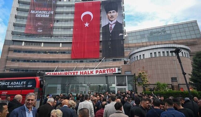 CHP'de Tahliye Gerginliği: Genel Merkez Önünde Hareketli Dakikalar