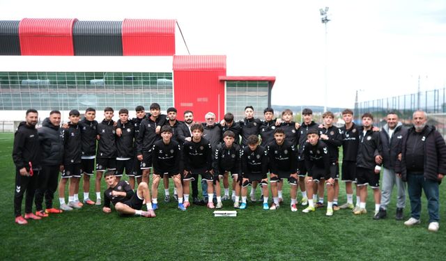 ASKF Başkanı Ferhat Arıcı’dan U17 Şampiyonuna Moral Ziyareti